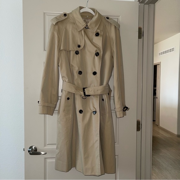 BURBERRY TRENCH COAT - Picture 6 of 17
